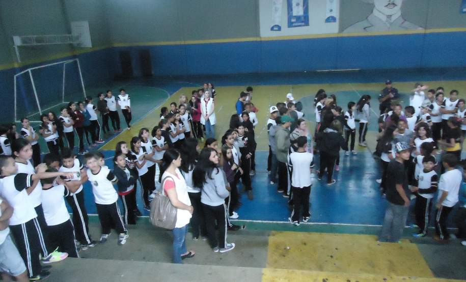 13ª COREDEC 11 outubro 13ª COREDEC realiza no dia 11 o Iº Encontro de Voluntários de
Defesa Civil e Palestra seguida de Evacuação Escolar na cidade de Apucarana contemplando a V Semana Nacional de Redução de Desastres