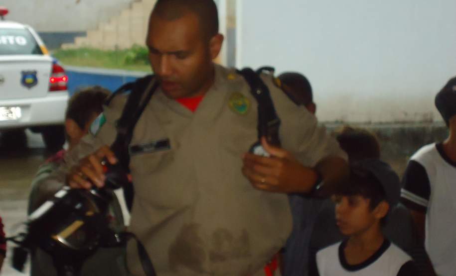 13ª COREDEC 11 outubro 13ª COREDEC realiza no dia 11 o Iº Encontro de Voluntários de
Defesa Civil e Palestra seguida de Evacuação Escolar na cidade de Apucarana contemplando a V Semana Nacional de Redução de Desastres