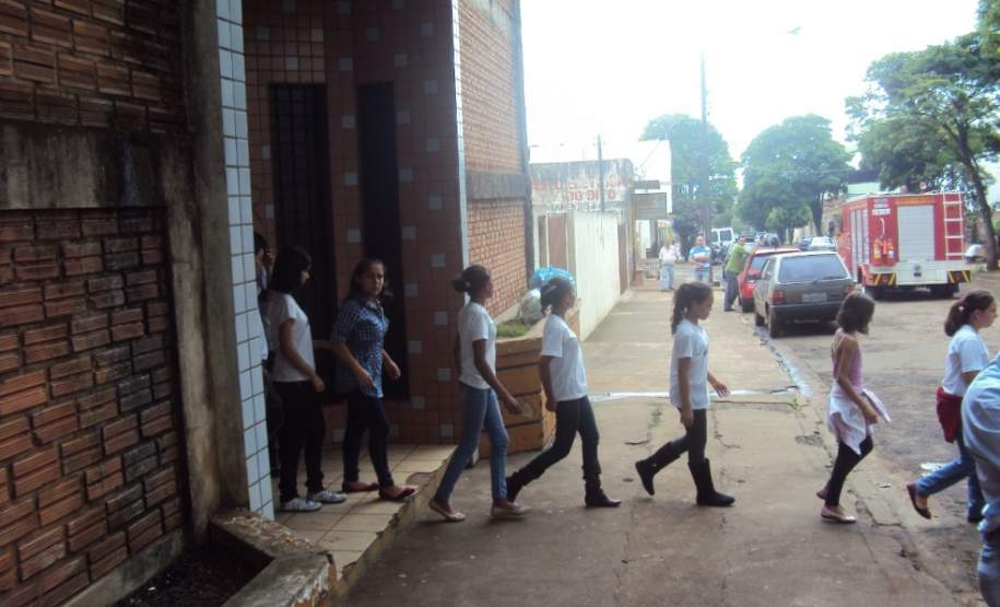simulado evacuação Escola Idália Rocha em Ivaiporã