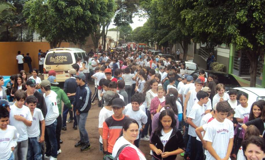 simulado evacuação escola Idália Rocha Ivaiporã