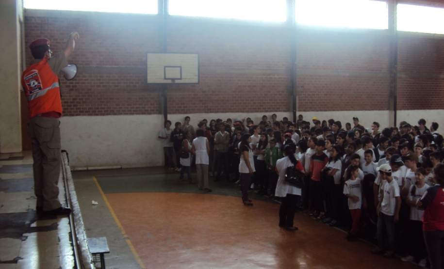 simulado evacuação escola Idália Rocha Ivaiporã