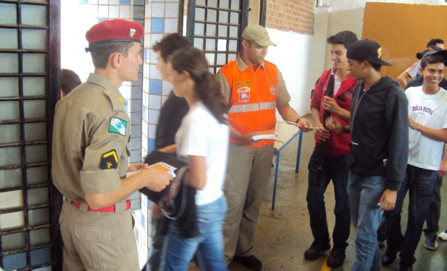 simulado evacuação escola Idália Rocha Ivaiporã