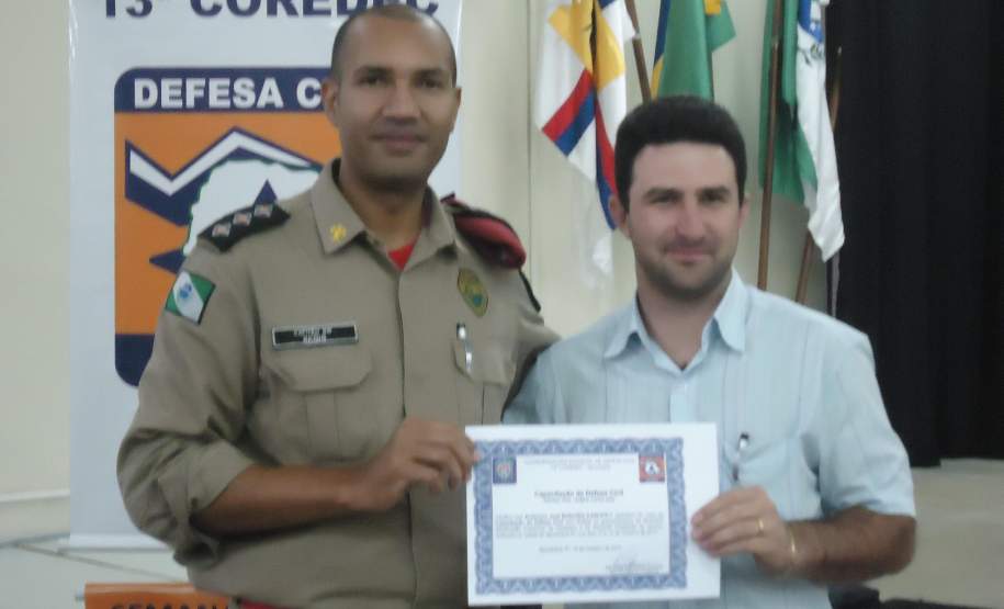 13ª COREDEC – Apucarana: Encerramento da Semana de Redução de Desastres  -  Entrega de certificados, Cap Regis Sr. Anderson PMA