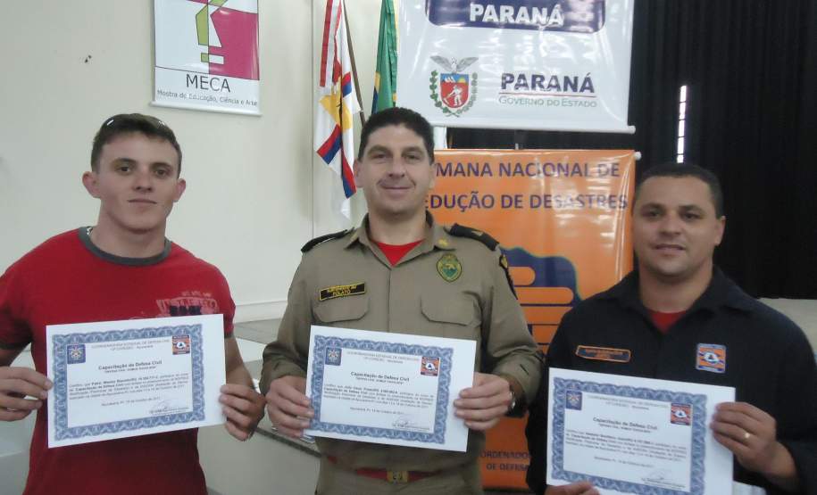 13ª COREDEC – Apucarana: Encerramento da Semana de Redução de Desastres  -  ADC Patric, Sub-ten Polato e ADC Justo