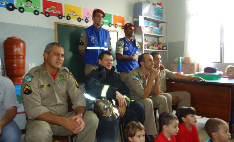 13ª COREDEC – Apucarana: Encerramento da Semana de Redução de Desastres  -  Homenagem a equipe dos Bombeiros, segurem as lágrimas e abram os sorrisos
