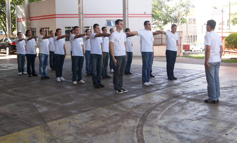 15ª COREDEC - Curso de Agentes de Defesa Civil No dia 24 de Outubro de 2011, foi iniciado o Curso de Formação de Agentes de Defesa Civil – Turma 2011, com 20 (vinte) alunos que irão trabalhar nos Postos de Bombeiro Comunitário de Antônia, Iporã e Cruzeiro do Oeste, e também no Posto de Bombeiro Comunitário de Cafezal do Sul que será inaugurado posteriormente