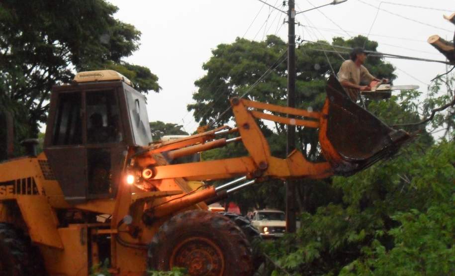 Fortes ventos trouxeram prejuízos na cidade de Marilândia do Sul.