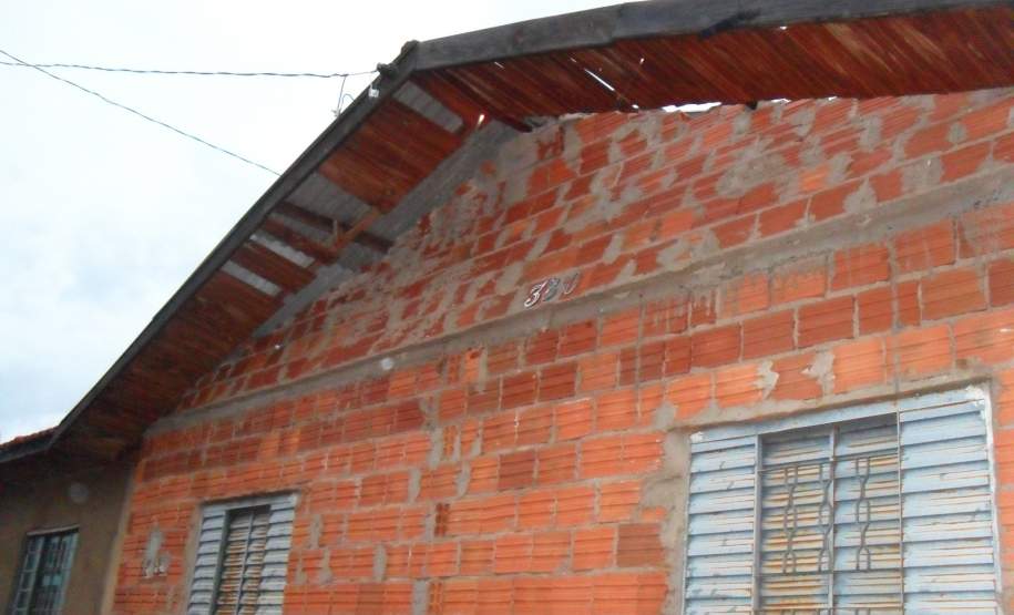 Fortes ventos trouxeram prejuízos na cidade de Marilândia do Sul.