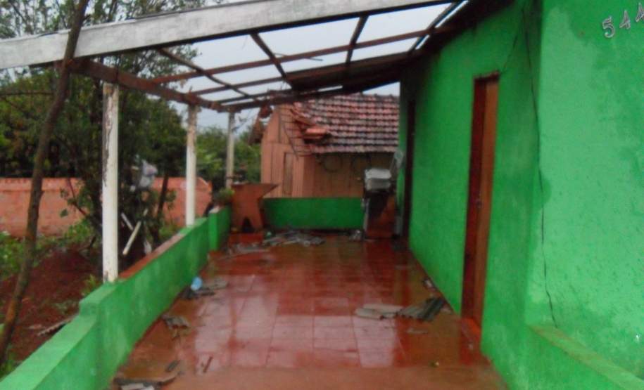 Fortes ventos trouxeram prejuízos na cidade de Marilândia do Sul.