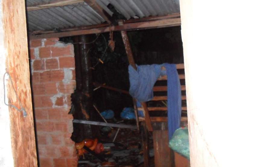 Fortes ventos trouxeram prejuízos na cidade de Marilândia do Sul.