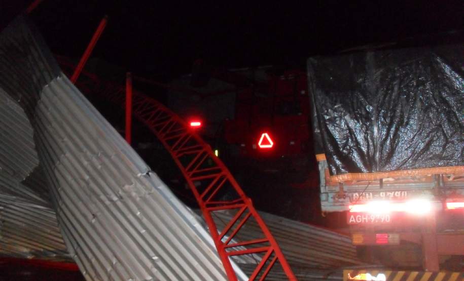 Fortes ventos trouxeram prejuízos na cidade de Marilândia do Sul.