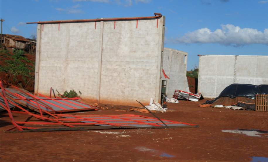 Fortes ventos trouxeram prejuízos na cidade de Marilêndia do Sul.