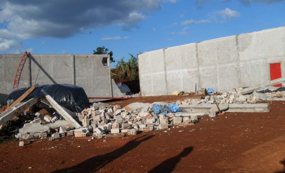 Fortes ventos trouxeram prejuízos na cidade de Marilêndia do Sul.
