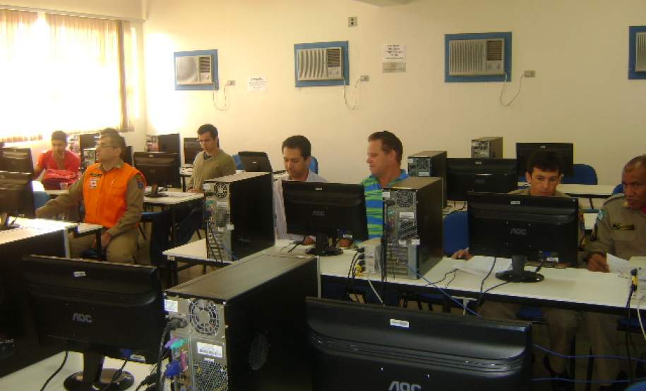 TREINAMENTO SOBRE SISDC EM JACAREZINHO.