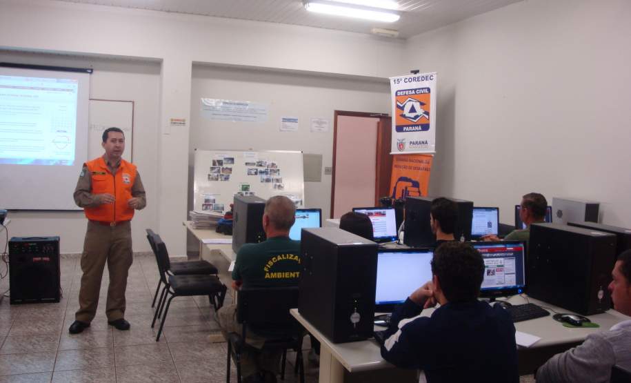 15ª COREDEC realiza curso de capacitação para coordenadorias municipais de Defesa Civil 15ª COREDEC realiza curso de capacitação para coordenadorias municipais de Defesa Civi