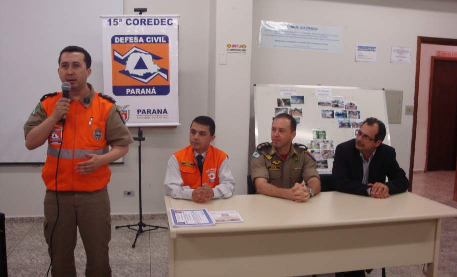 15ª COREDEC realiza curso de capacitação para coordenadorias municipais de Defesa Civil 15ª COREDEC realiza curso de capacitação para coordenadorias municipais de Defesa Civi