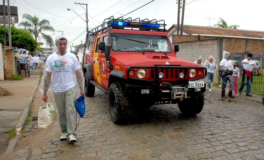 Defesa Civil faz exercício simulado de ação em caso de desastres naturais ou risco iminente de acidentes em Antonina, Litoral do Estado. O exercício simulado de abandono emergencial mobilizou moradores e representantes de órgãos e instituições que precisam agir em conjunto nas situações de emergência. Antonina, 12/11/2011. Foto: José Adair Gomercindo / AENotícias