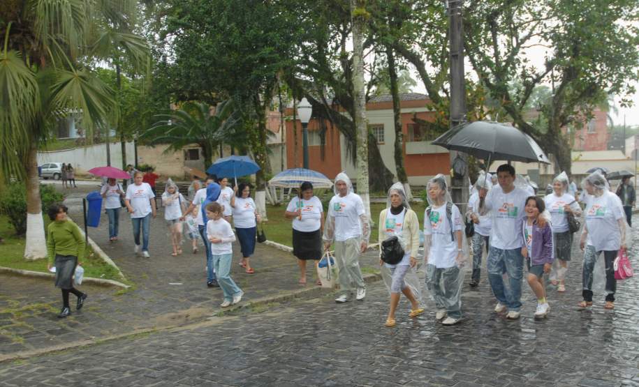 Defesa Civil faz exercício simulado de ação em caso de desastres naturais ou risco iminente de acidentes em Antonina, Litoral do Estado. O exercício simulado de abandono emergencial mobilizou moradores e representantes de órgãos e instituições que precisam agir em conjunto nas situações de emergência. Antonina, 12/11/2011.Foto: José Adair Gomercindo / AENotícias