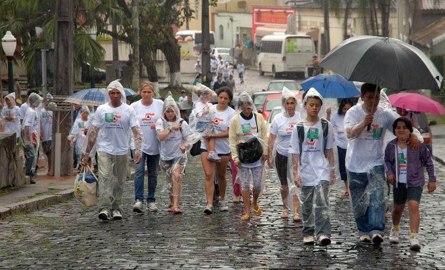 Defesa Civil faz exercício simulado de ação em caso de desastres naturais ou risco iminente de acidentes em Antonina, Litoral do Estado. O exercício simulado de abandono emergencial mobilizou moradores e representantes de órgãos e instituições que precisam agir em conjunto nas situações de emergência.Antonina, 12/11/2011.Foto: José Adair Gomercindo / AENotícias