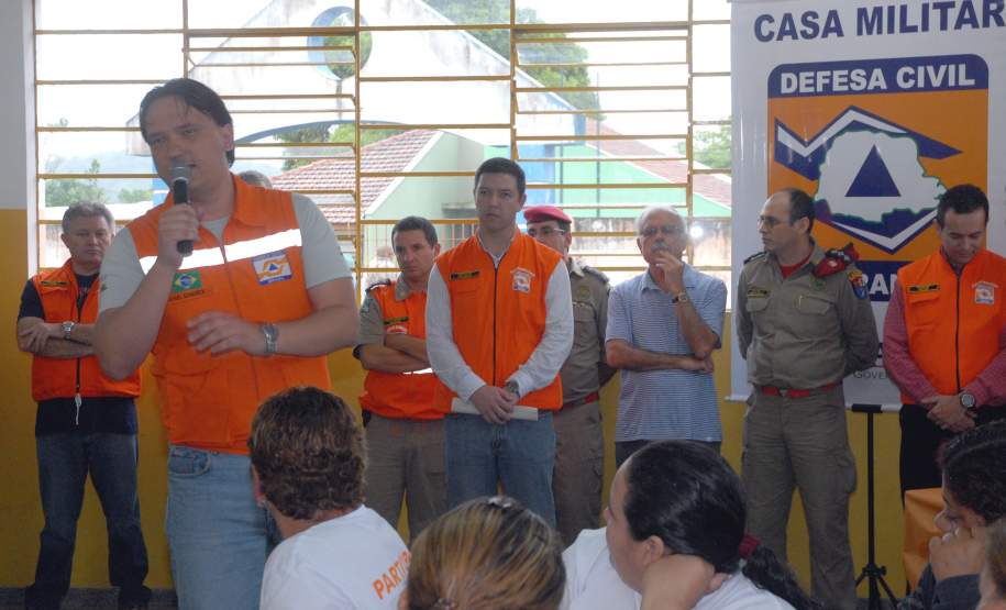 Defesa Civil faz exercício simulado de ação em caso de desastres naturais ou risco iminente de acidentes em Antonina, Litoral do Estado