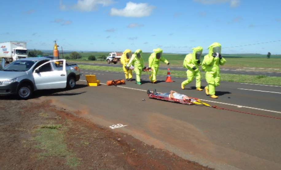 5ª COREDEC – Corpo de Bombeiros de Maringá e concessionária VIAPAR realizam
 simulado de acidente rodoviário com produtos perigosos ( Cloro Gás).