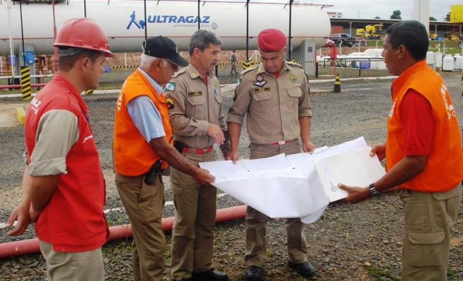 -  A 2ª COREDEC,  em conjunto com Órgãos de Estrutura do Governo Estadual e Federal, realizou fiscalização ao armazenamento de produtos perigosos