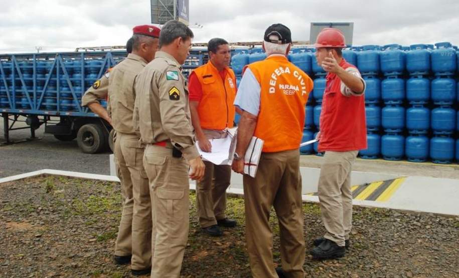 -  A 2ª COREDEC,  em conjunto com Órgãos de Estrutura do Governo Estadual e Federal, realizou fiscalização ao armazenamento de produtos perigosos