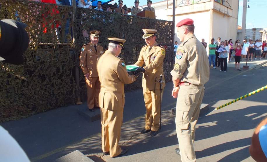 Maj. Arlisson passando o comando ao Maj. Cortez