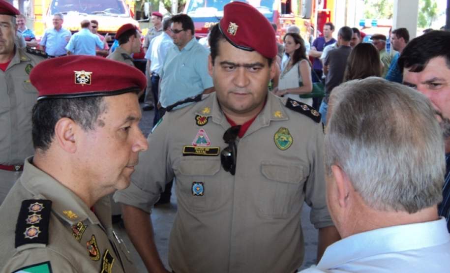 Cel QOBM Antonio Luiz Ferreira da Silva, Maj QOBM Ezequias de Paula Natal e o Prefeito de Pato Branco Sr. Roberto Salvador Viganó.