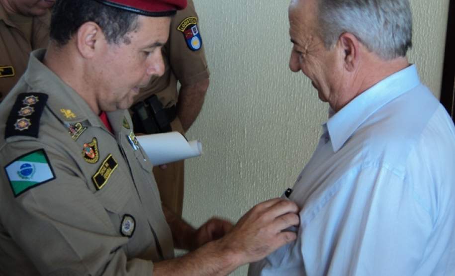Entrega da Medalha Carlos Cavalcanti ao Prefeito de Pato Branco.