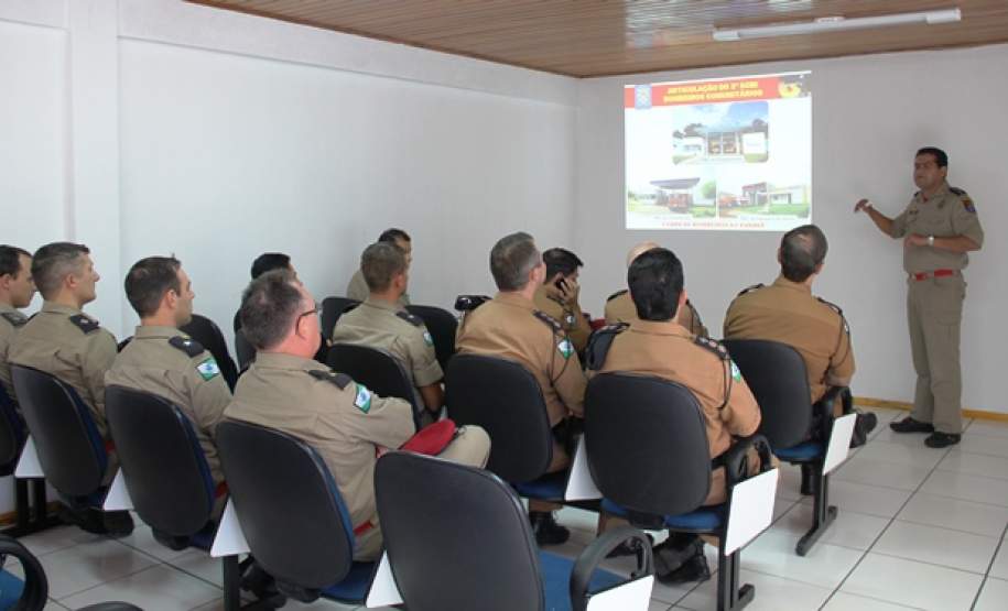 Visita do Exmo. Sr. Comandante Geral da PMPPR. Apresentação do Cmt do 2º SGBI.