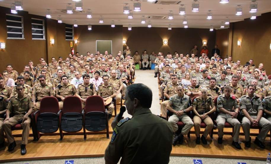 Visita do Exmo. Sr. Comandante Geral da PMPPR. Reunião com efetivo.