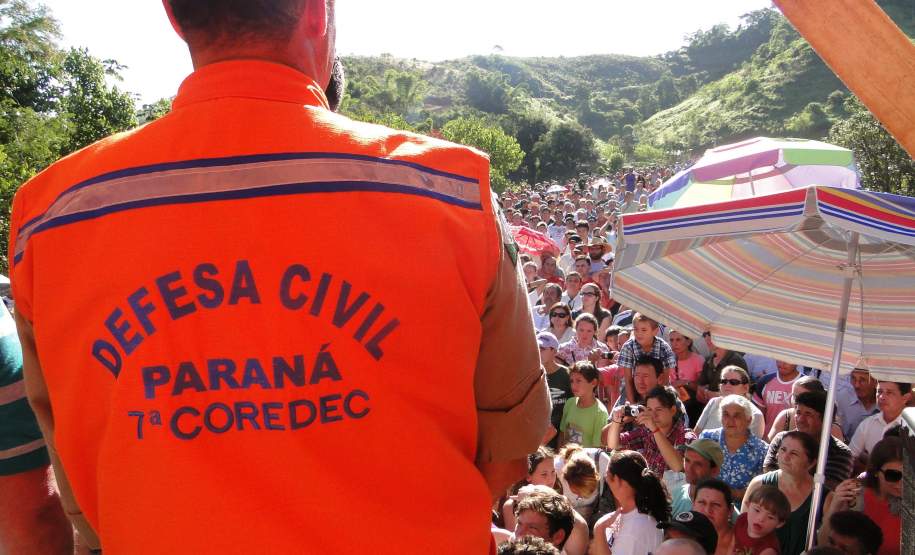 Inauguração da ponte sobre o Rio Ribeira O Secretário Chefe da Casa Militar do Governo Estado do Paraná, Cel. QOPM Adilson Castilho Casitas, foi representado no evento de inauguração da ponte sobre o Rio Ribeira pelo Comandante do 7º Grupamento de Bombeiros (7ª COREDEC), Ten.-Cel. QOBM Ricardo Silva.