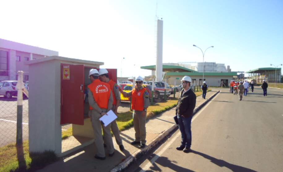 5ª COREDEC coordena fiscalização no manuseio e armazenamento de produtos perigosos no Município de Sarandi.