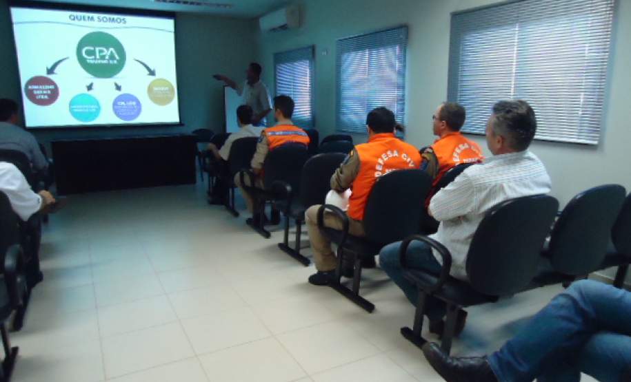 5ª COREDEC coordena fiscalização no manuseio e armazenamento de produtos perigosos no Município de Sarandi.