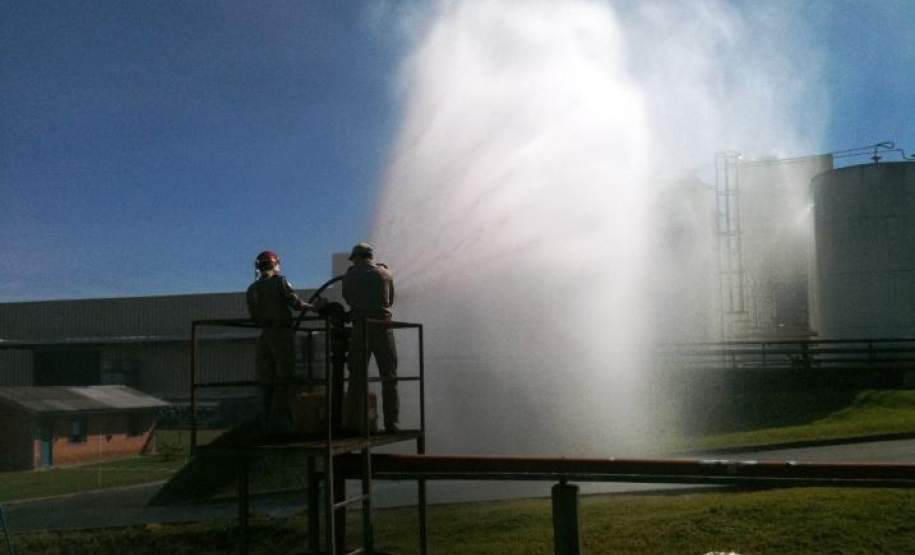 - No dia 20 de Abril de 2012, a 2ª COREDEC  realizou Fiscalização ao Armazenamento de Produtos Perigosos na Empresa Águia Química - Rodovia PR 151 KM 116 - Jd