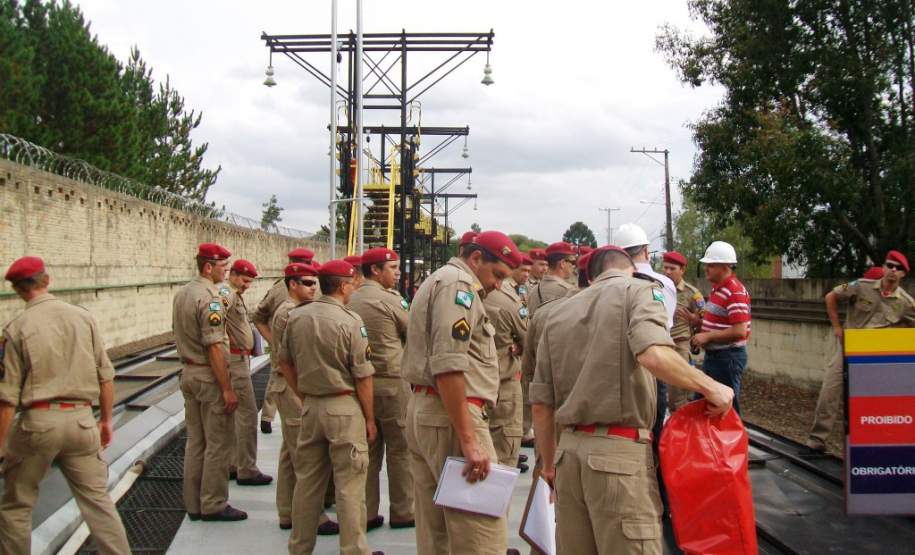 Visita ao Pool de Imflamáveis