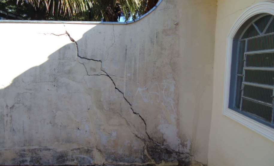 rachaduras em edificação