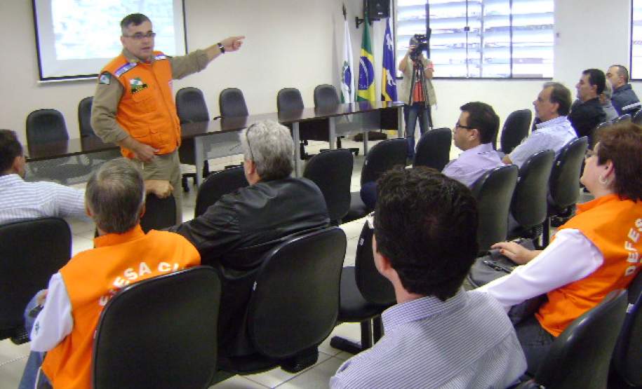 PALESTRA COMDEC ARAPONGAS.