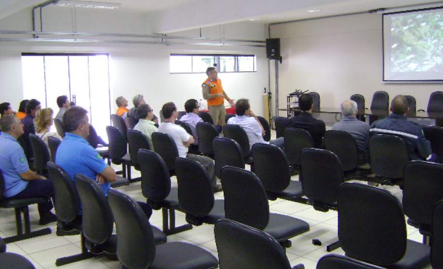 PALESTRA COMDEC ARAPONGAS.