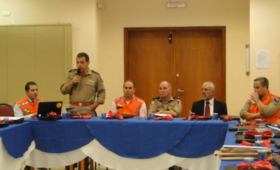 V Encontro de Coordenadores Regionais de Defesa Civil V Encontro de Coordenadores Regionais de Defesa Civil