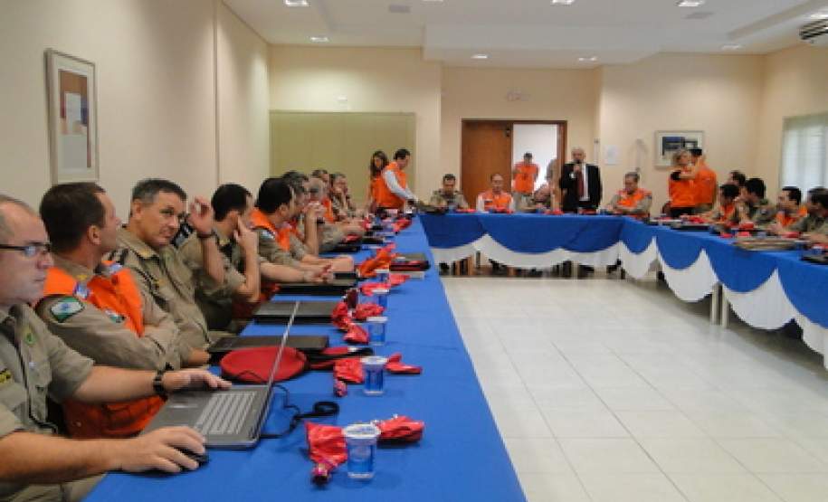 V Encontro de Coordenadores Regionais de Defesa Civil V Encontro de Coordenadores Regionais de Defesa Civil