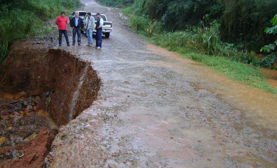 Mato Rico bueiro Sobre Rio Jacutinga destruido pela enchente