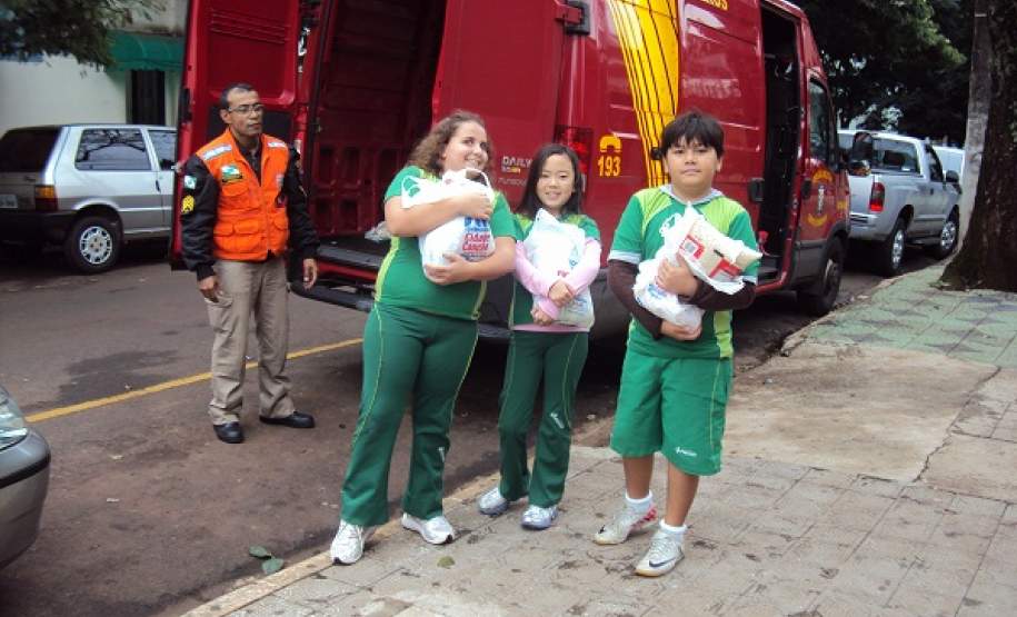 5ª COREDEC Participa da campanha do agasalho 2012. campanha do agasalho 2012.