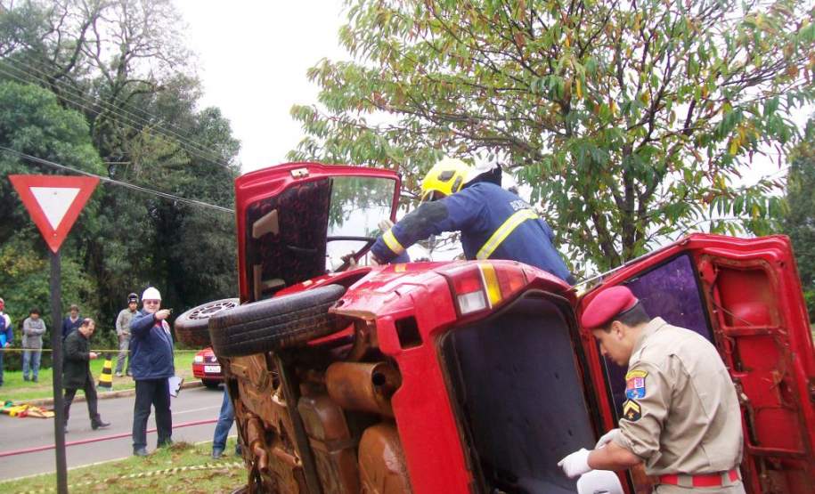 Trabalho das equipes de resgate