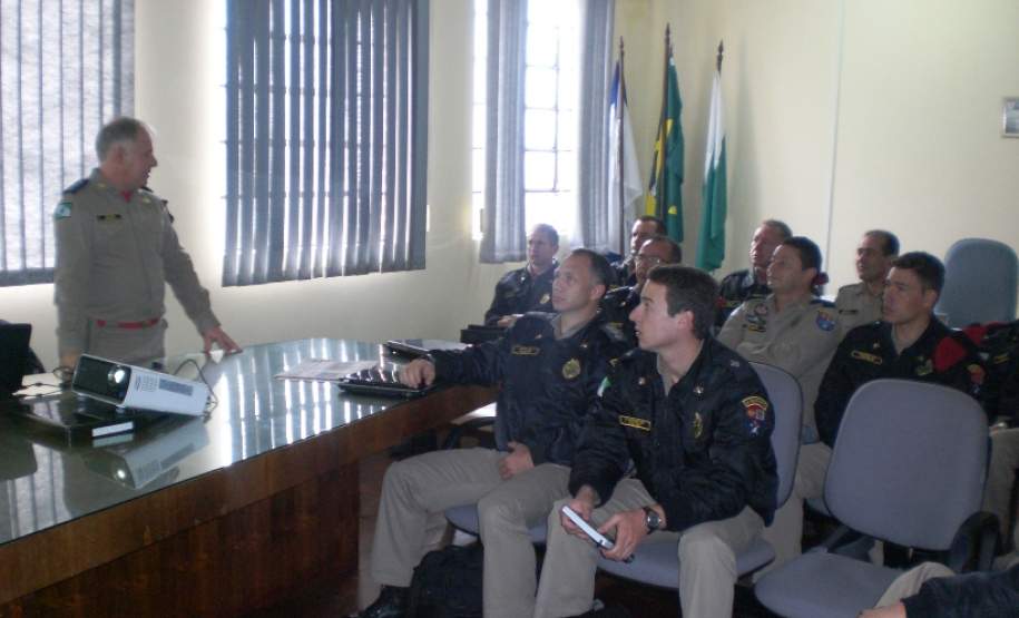 Na data de 12 de Junho 2012, na Sede do 2º GB em Ponta Grossa, realizou-se uma  Instrução aos Comandantes de SGB/SB e  Supervisores dos PBC, com a finalidade de orientá-los a dar assistência aos Coordenadores Municipais de Defesa Civil  no preenchimento de documentos no Sistema de Defesa Civil (SISDC)
