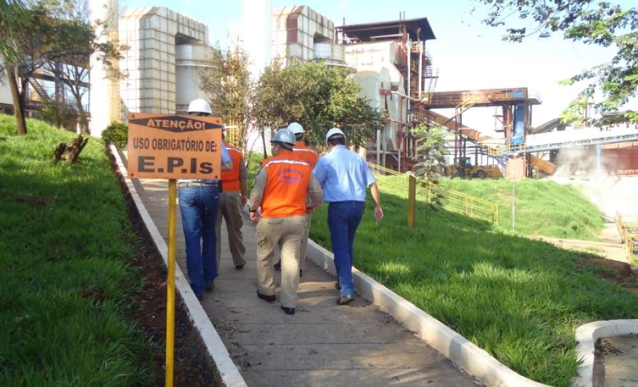 Fiscalização em Usina de Açúcar e Destilaria de Álcool Fiscalização em Usina de Açúcar e Destilaria de Álcool