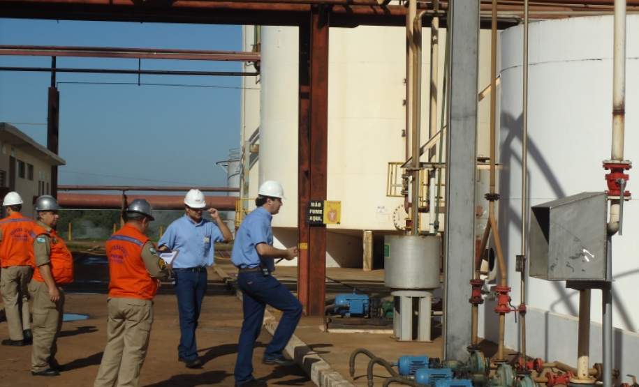 Fiscalização em Usina de Açúcar e Destilaria de Álcool Fiscalização em Usina de Açúcar e Destilaria de Álcool