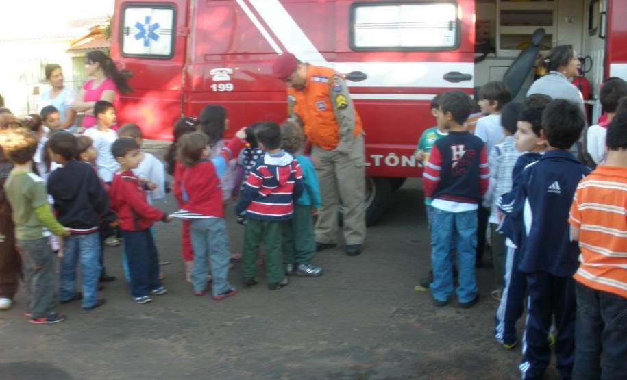 Alunos visitam PBC Altonia Alunos visitam PBC Altonia