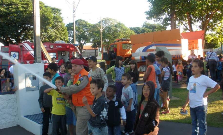 Alunos visitam PBC Altonia Alunos visitam PBC Altonia